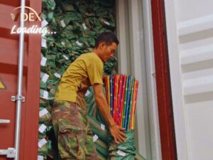 oading-container-wooden-broom-handles - vdex.vn
