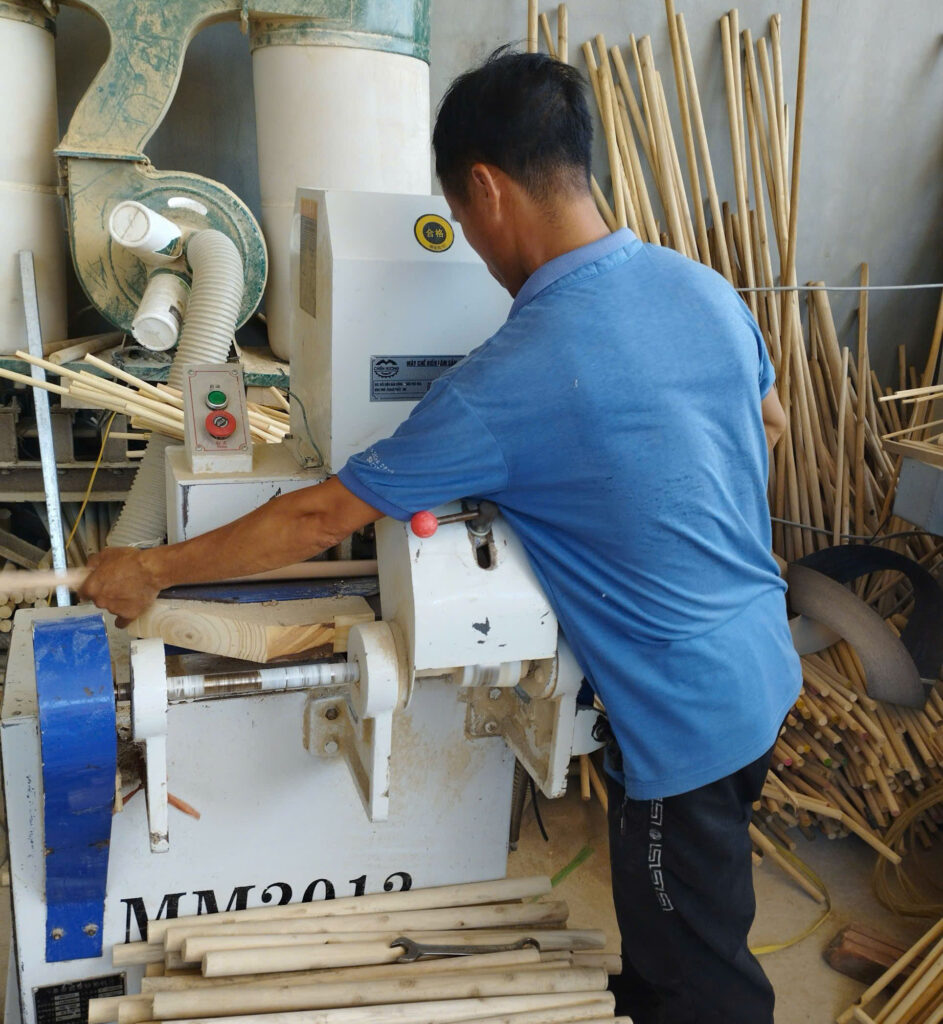 factory-wooden-broom-handles