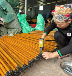 factory-wooden-broom-handles